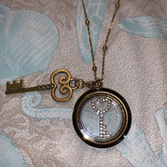 Origami Owl gold locket with key - Picture 2 of 6